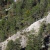 Une petite cheminée de fée au milieu de l'érosion du ravin